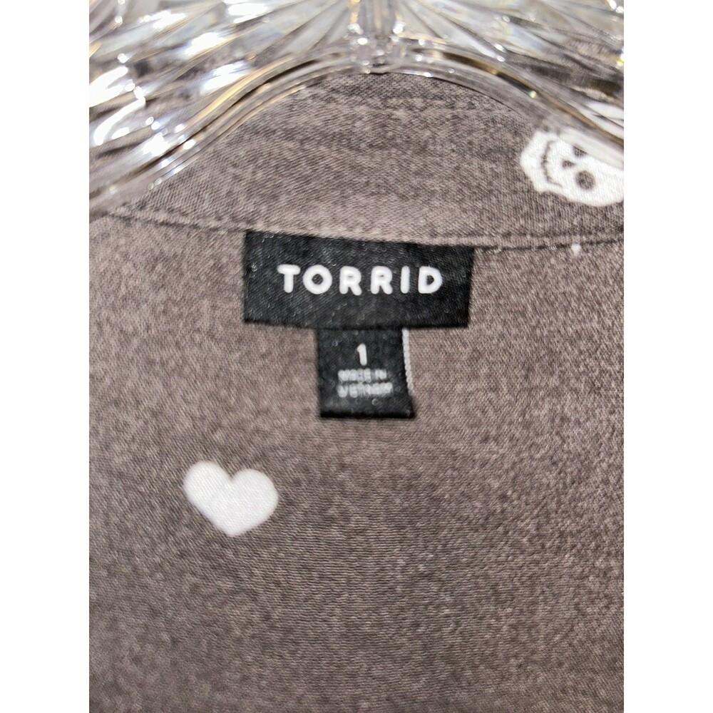 Torrid Womens Lizzie Crepe Blouse Stars hearts skulls Print Size 1X Gray